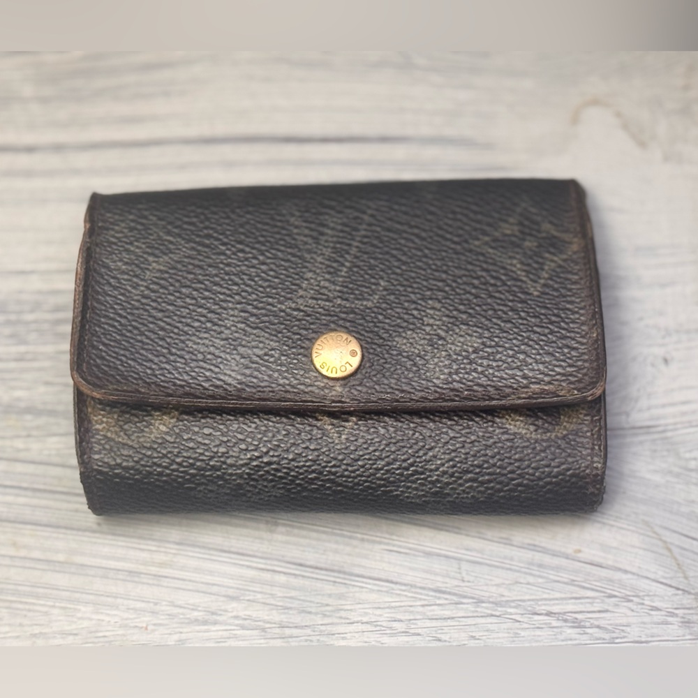 Louis Vuitton 6 Key holder